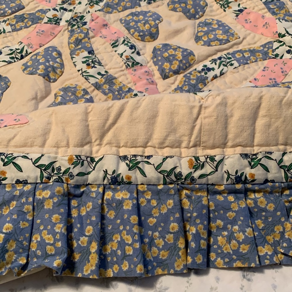 NWOT Double Wedding Ring Pattern Quilt - Picture 4 of 4